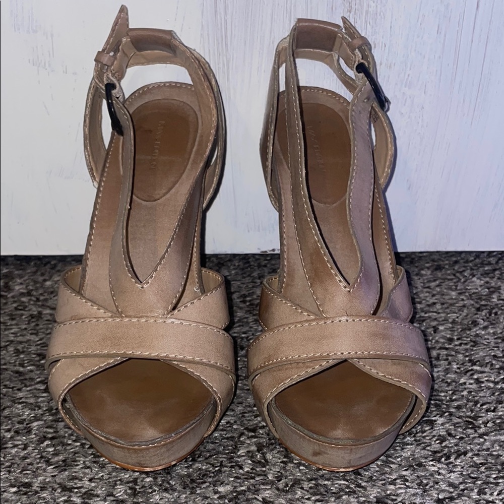 Max Edition Tan Wedge Shoes Classic Design